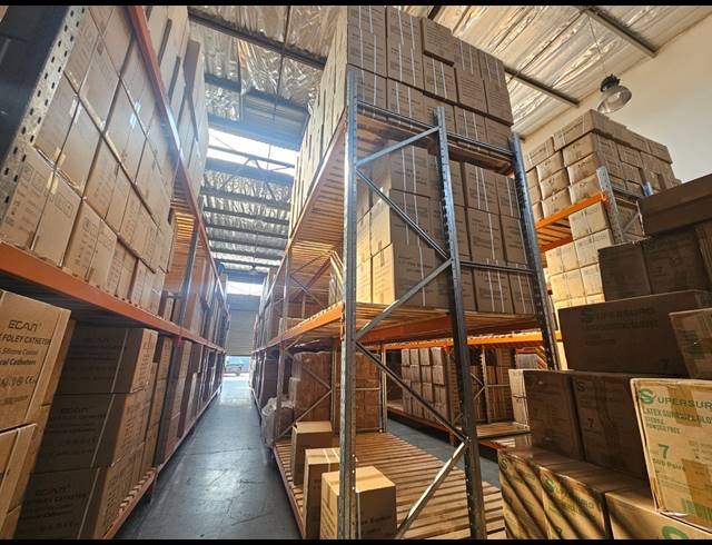 1,030M² WAREHOUSE TO LET IN MEADOWDALE